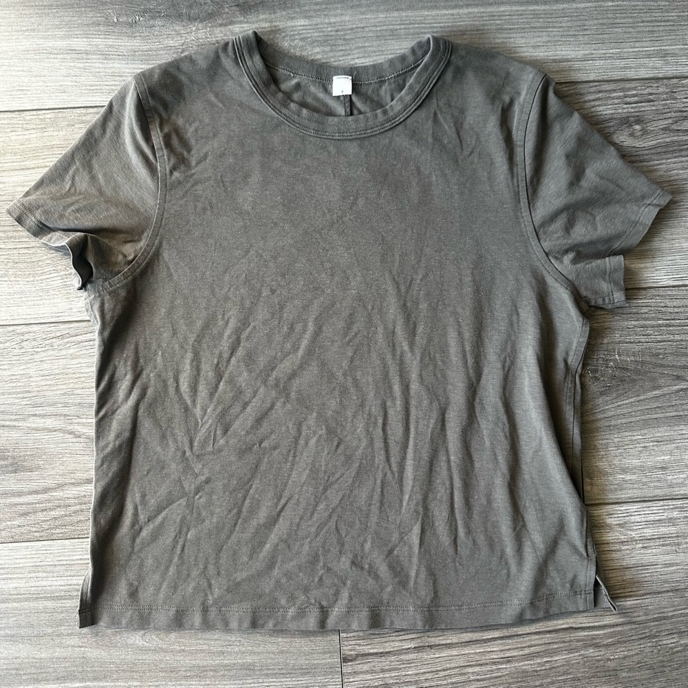 Lululemon cropped tee